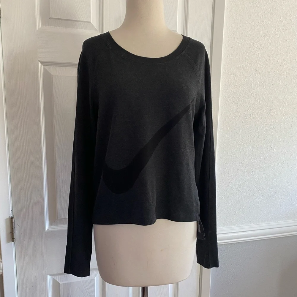 Nike Sphere Training Top - Picture 2 of 7